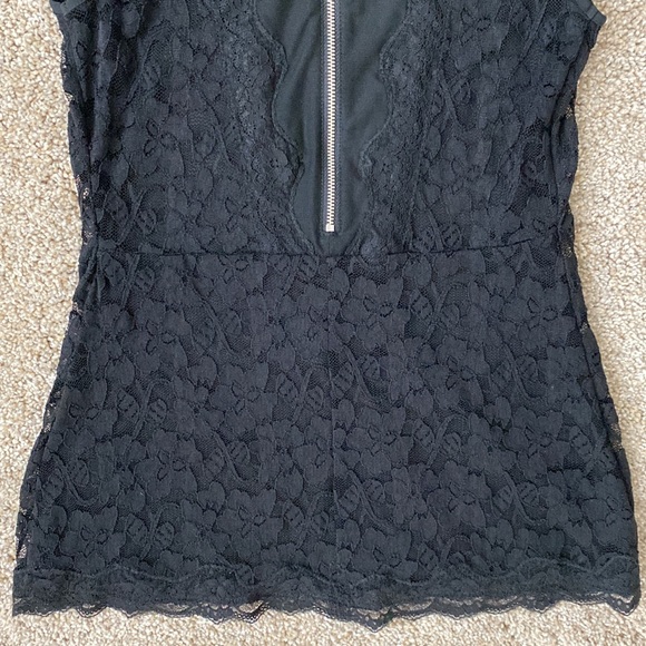 Express Floral Lace Tank with Zip Back - Picture 7 of 10